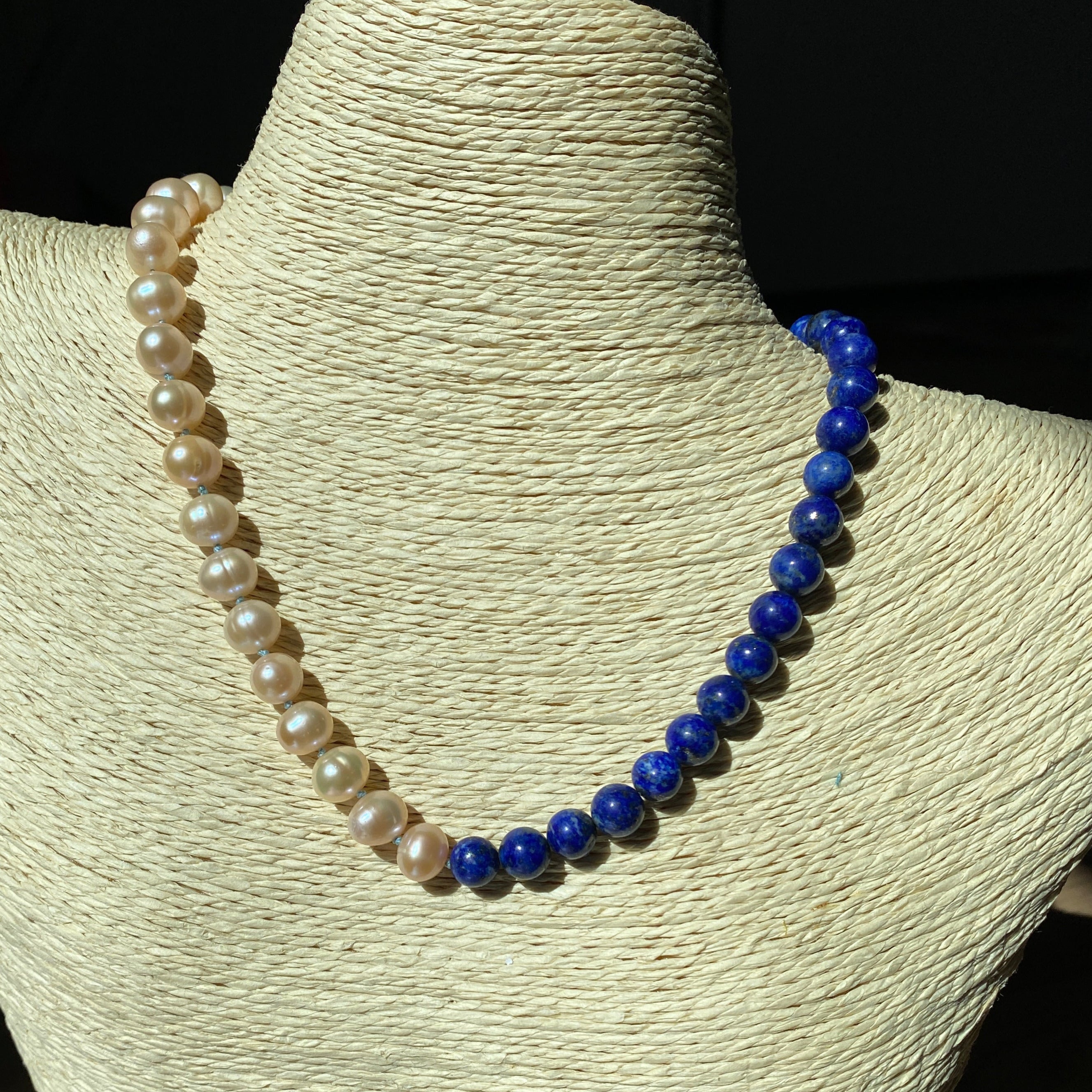 COLLIER with Pearls and Lapis